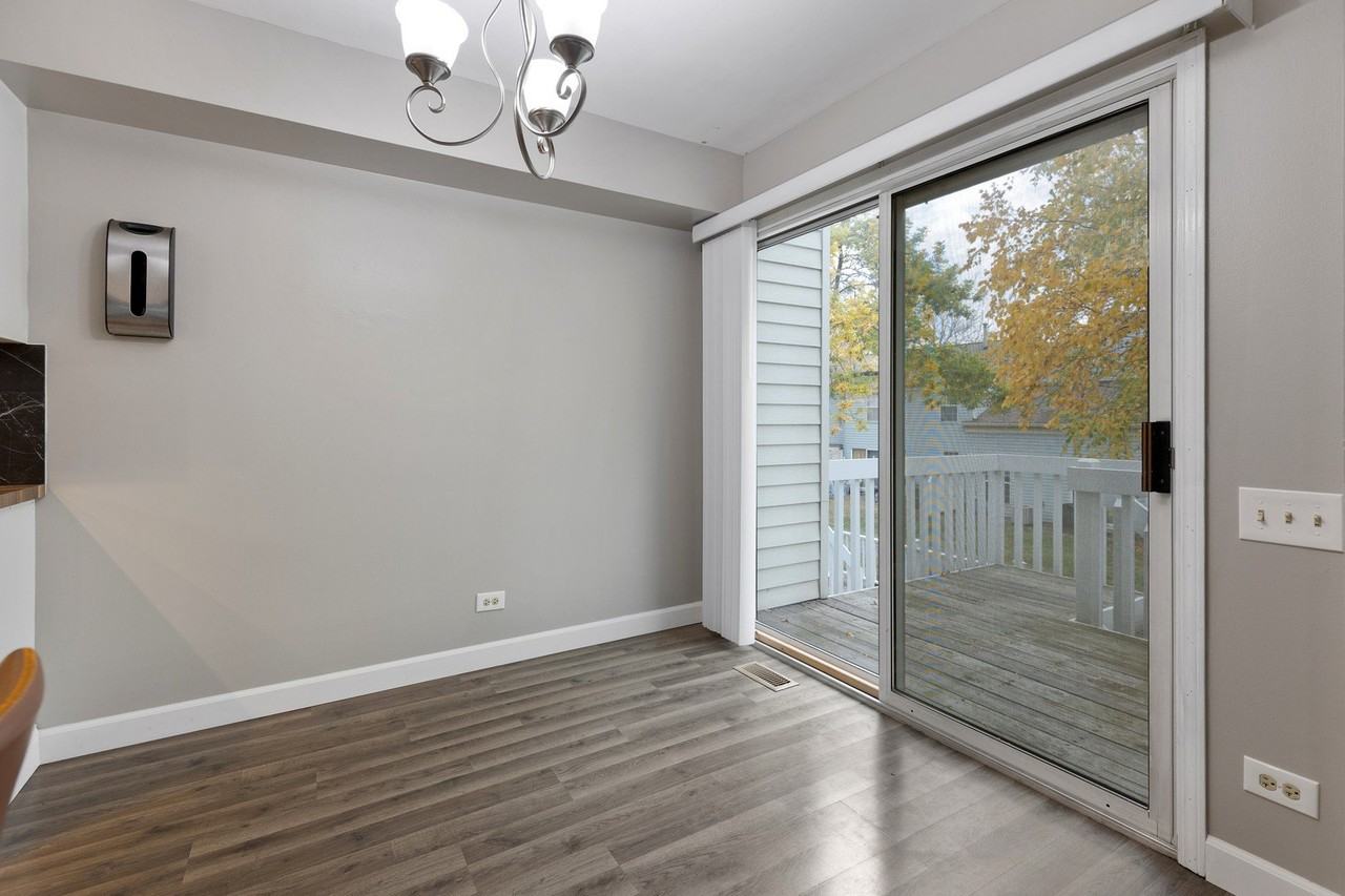 215 Half Moon Cir - Photo 6 of 26