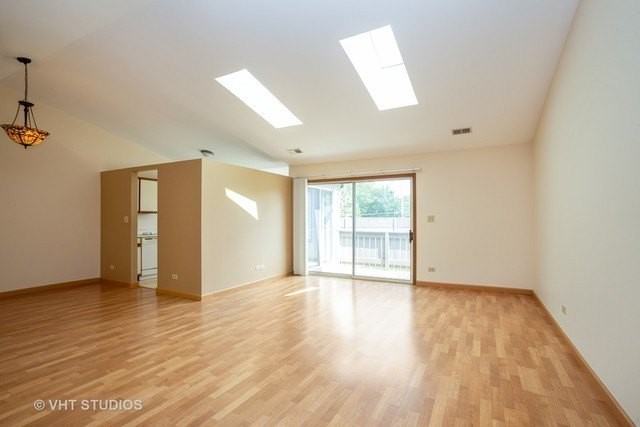 1517 Commodore Ct #6 - Photo 3 of 18