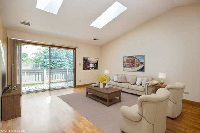 1517 Commodore Ct #6 - Photo 5 of 18