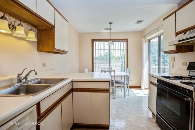 1517 Commodore Ct #6 - Photo 7 of 18