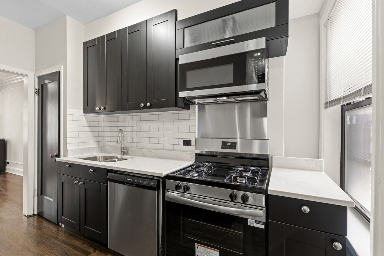 6851 S Paxton Ave #1N - Photo 7 of 14