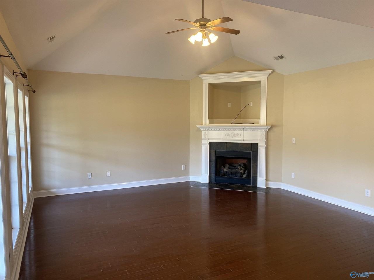7502 Parktrace Ln Se - Photo 2 of 14