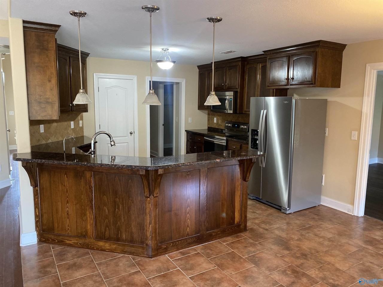 7502 Parktrace Ln Se - Photo 5 of 14