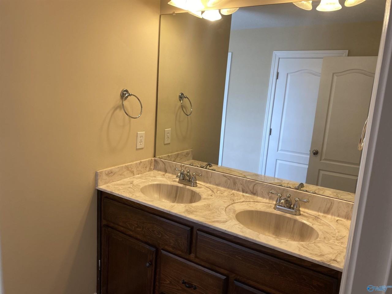 7502 Parktrace Ln Se - Photo 7 of 14