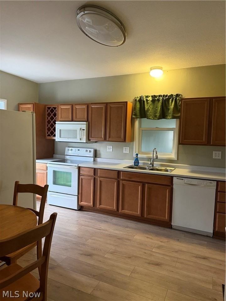 9389 Maple Ave Se - Photo 3 of 12