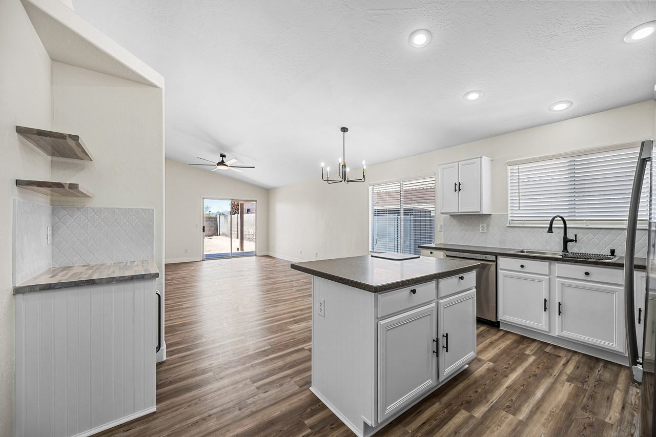17012 South 27th Place - Photo 2 of 33
