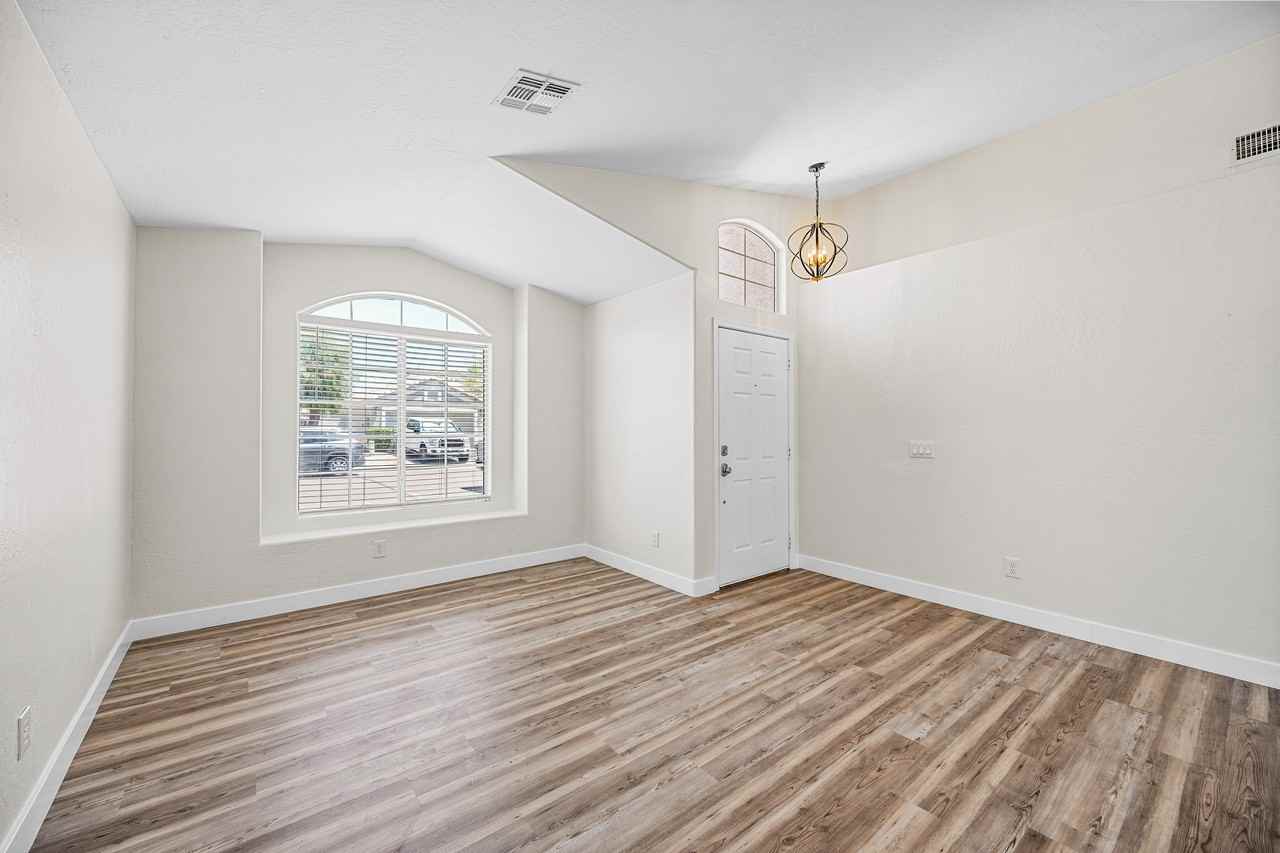 17012 South 27th Place - Photo 3 of 33