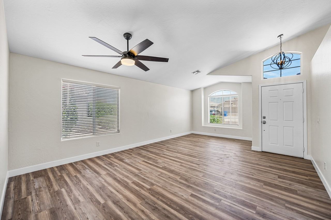 17012 South 27th Place - Photo 5 of 33