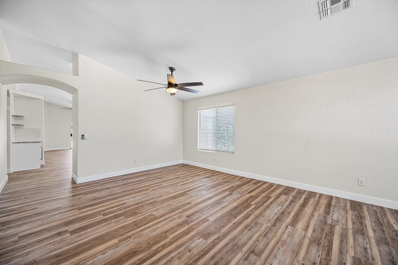 17012 South 27th Place - Photo 6 of 33
