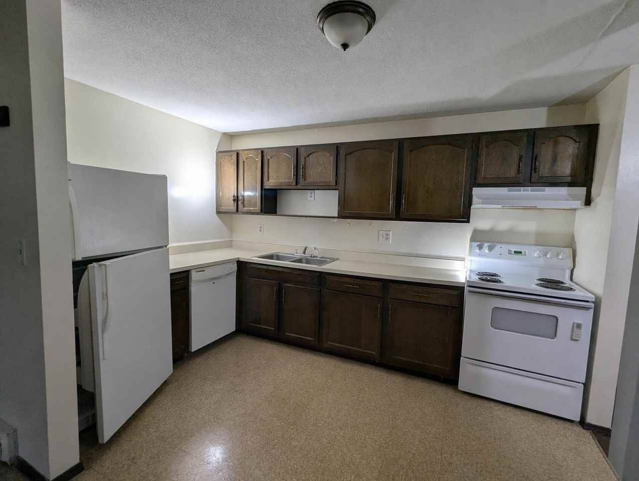112 Capital Hill Dr - Photo 2 of 13