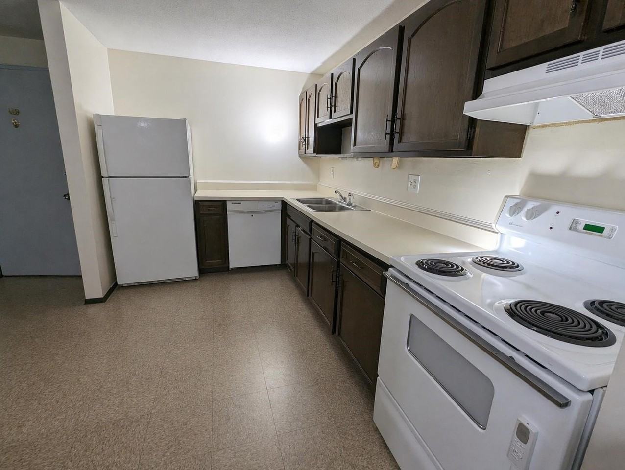 112 Capital Hill Dr - Photo 4 of 13