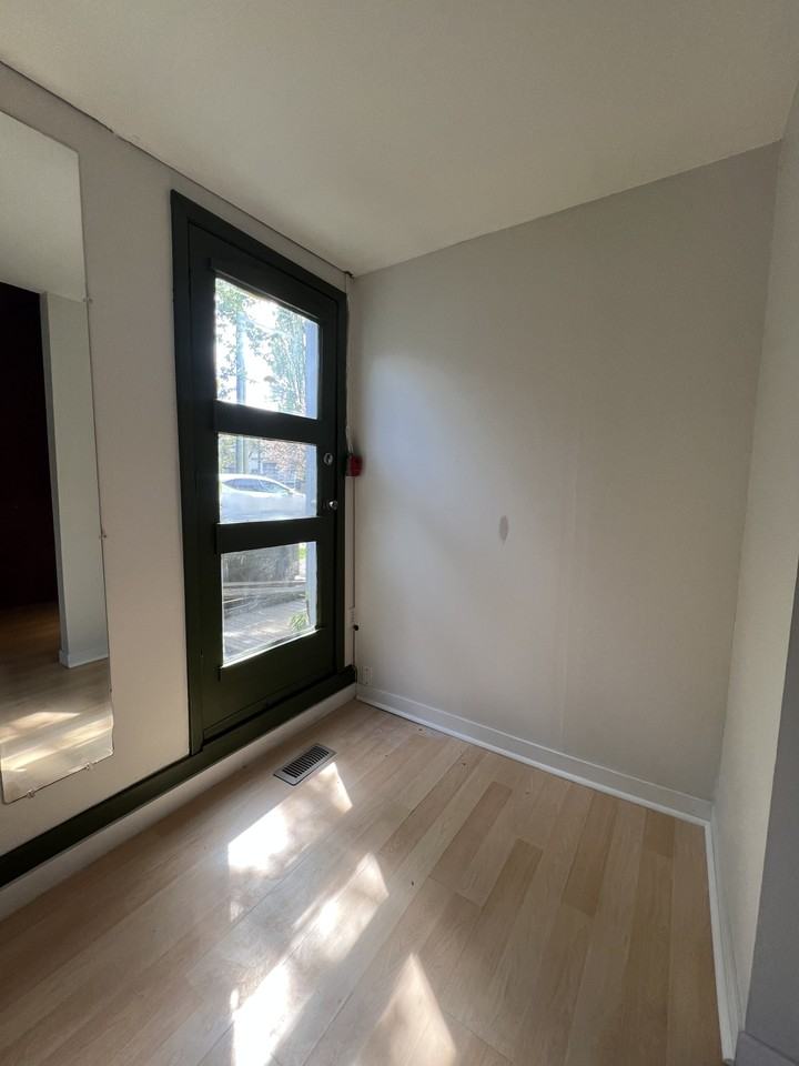 2146 Yew Street #B - Photo 2 of 9