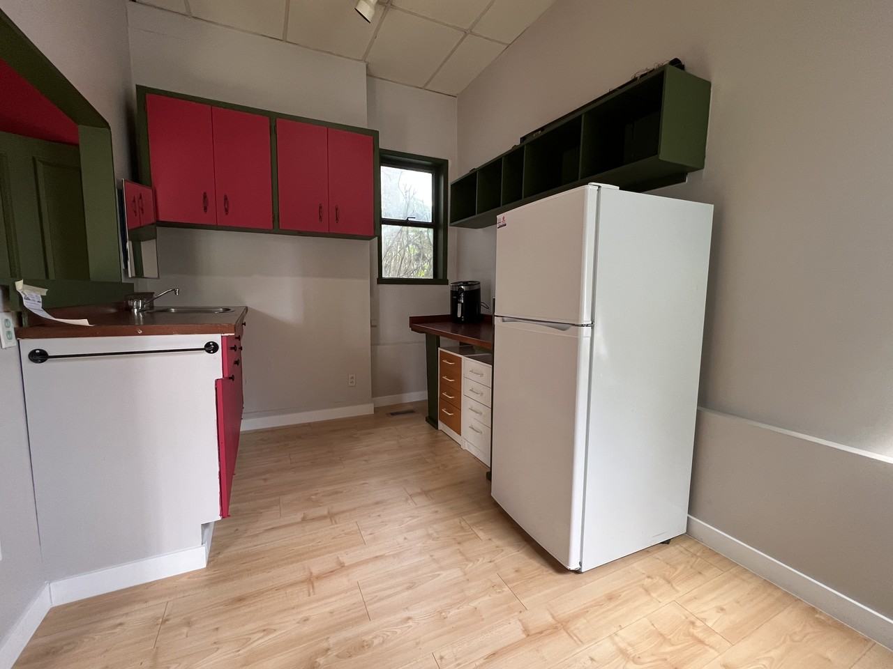2146 Yew Street #B - Photo 4 of 9