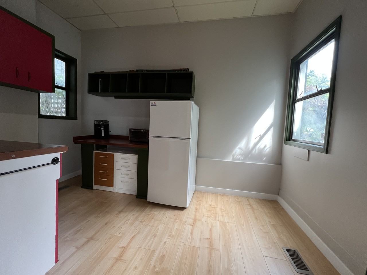 2146 Yew Street #B - Photo 5 of 9