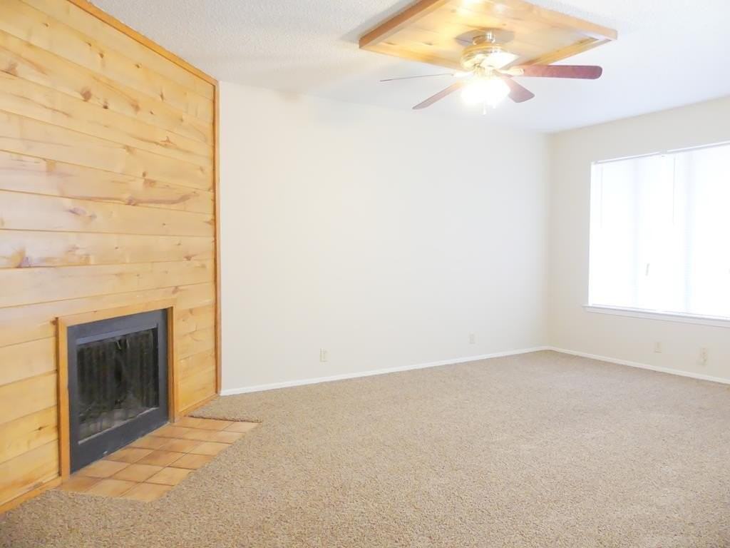 1204 Aspen Dr Apt D - Photo 2 of 11