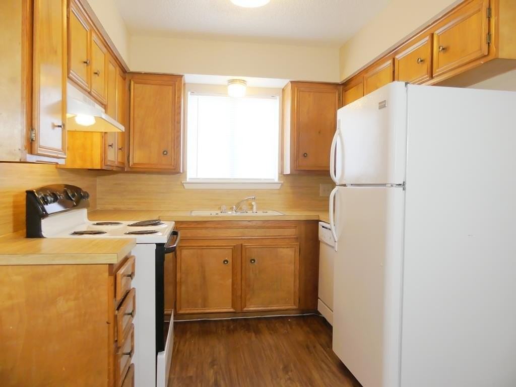 1204 Aspen Dr Apt D - Photo 3 of 11