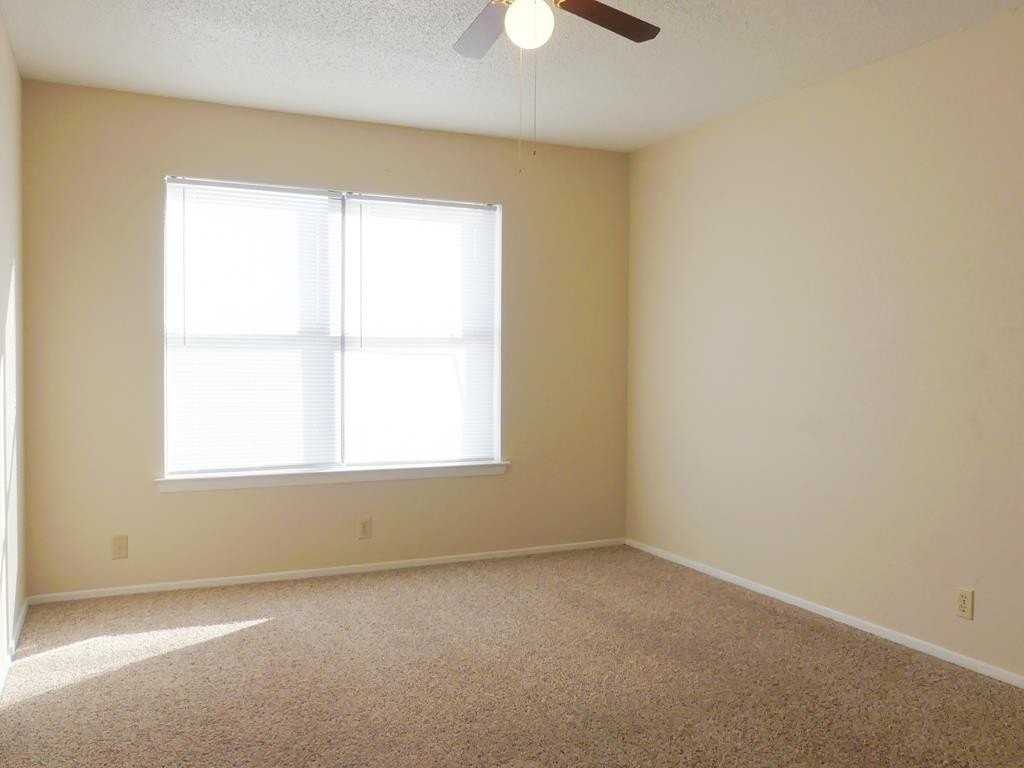 1204 Aspen Dr Apt D - Photo 6 of 11