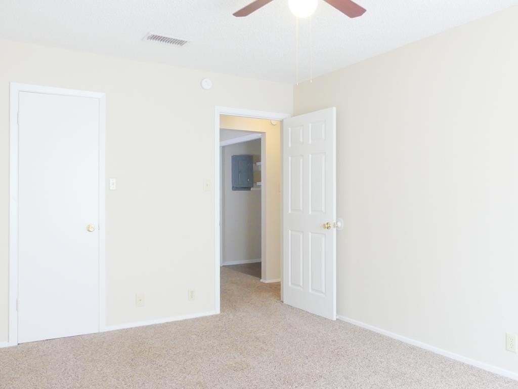 1204 Aspen Dr Apt D - Photo 7 of 11