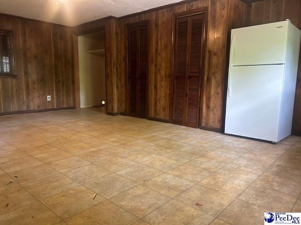 801 Chase St - Photo 5 of 11