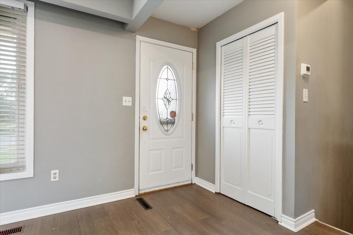 160 Westwood Crescent #1 - Photo 6 of 28