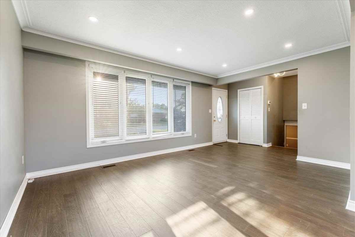 160 Westwood Crescent #1 - Photo 7 of 28