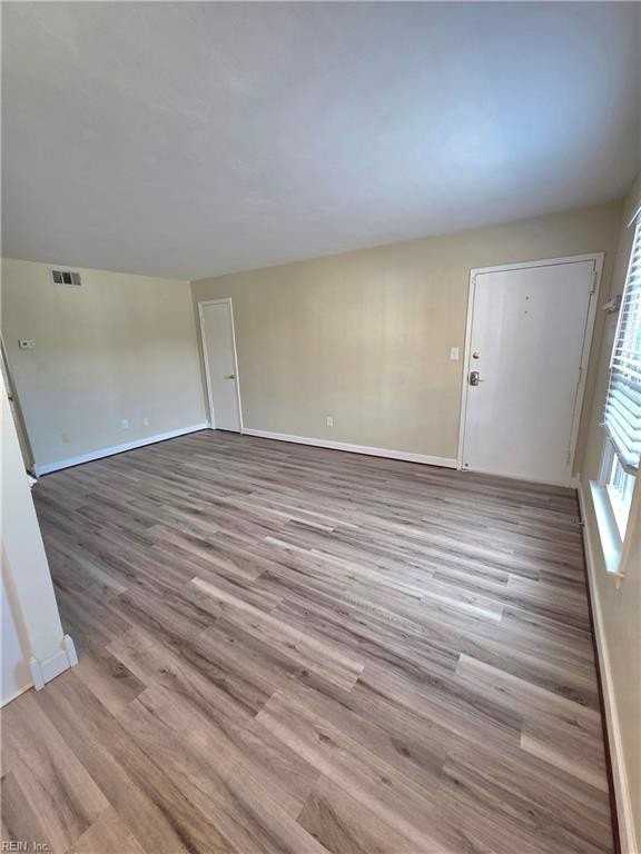 405 Erle Cres #105 - Photo 4 of 9