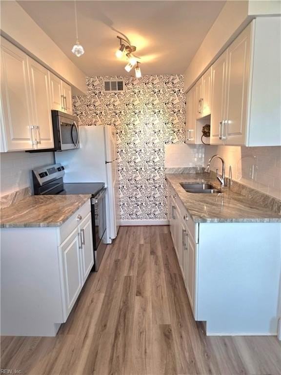 405 Erle Cres #105 - Photo 6 of 9