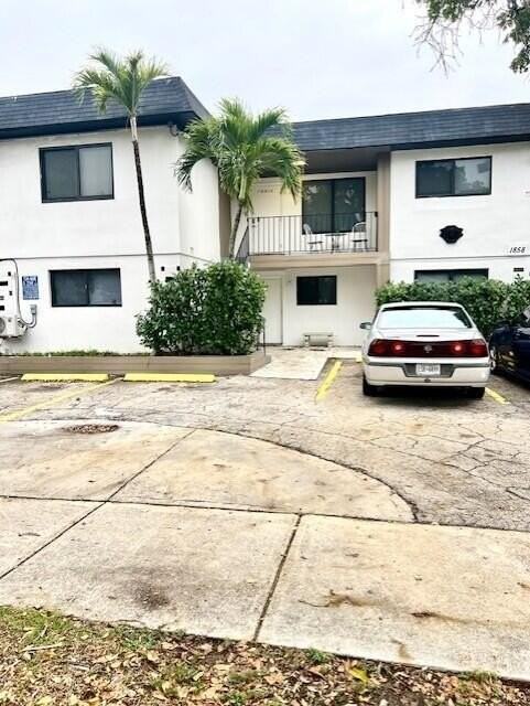 1858 Dewey St - Photo 2 of 8