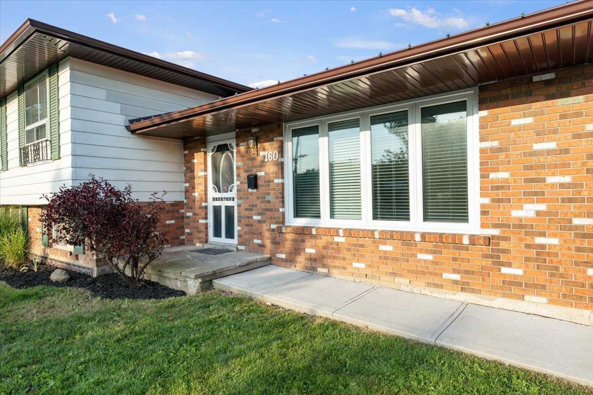 160 Westwood Crescent #1 - Photo 4 of 28