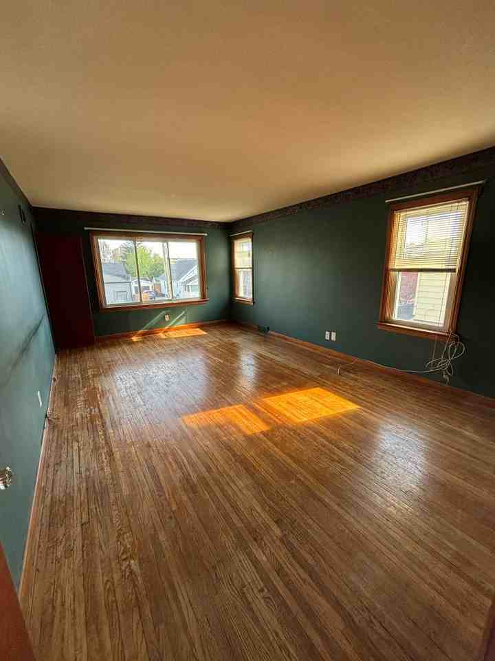 381 Nelson St Uppr #3UPPER - Photo 3 of 11
