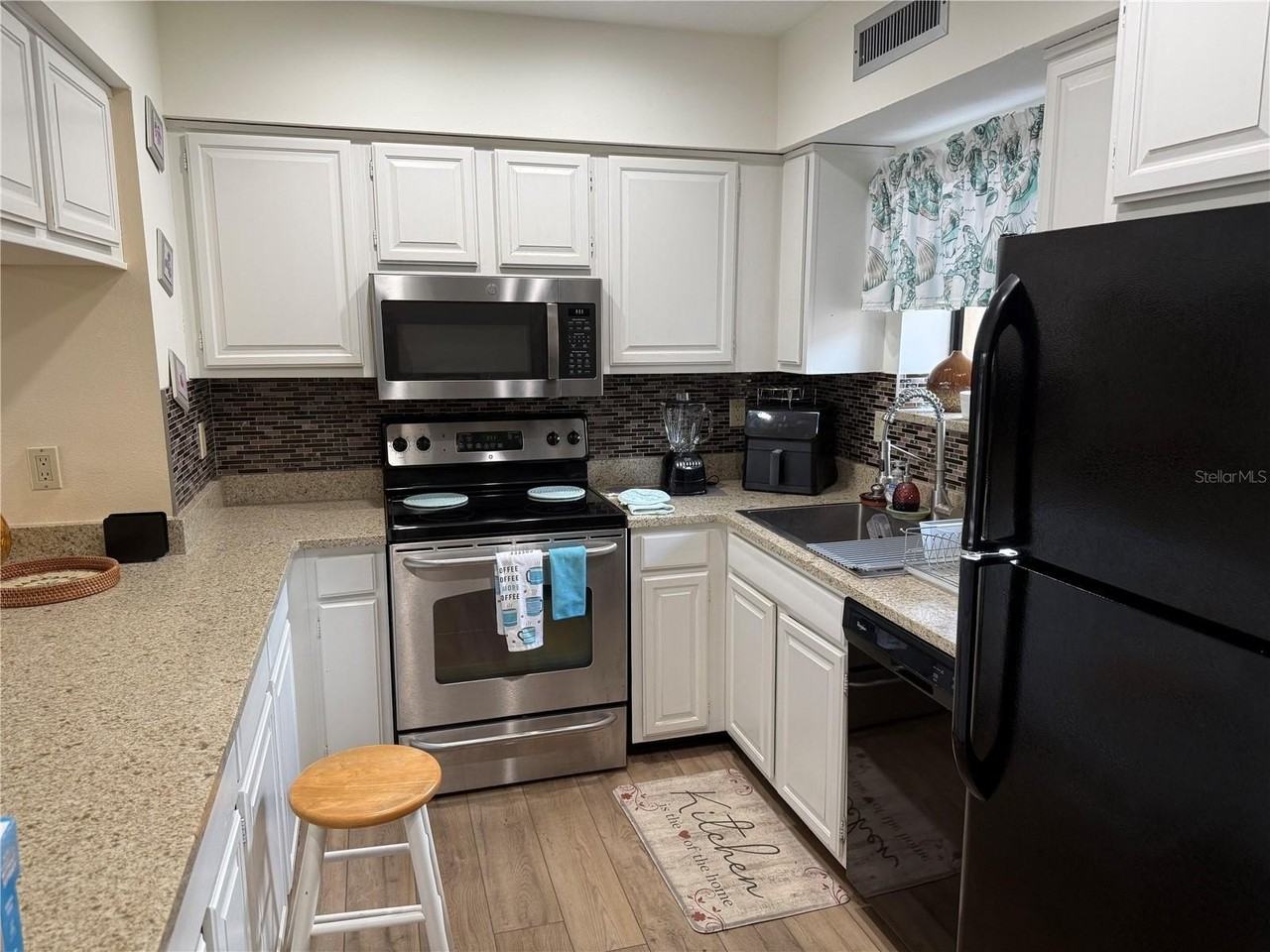 5631 Ashton Lake Dr #7 - Photo 5 of 42