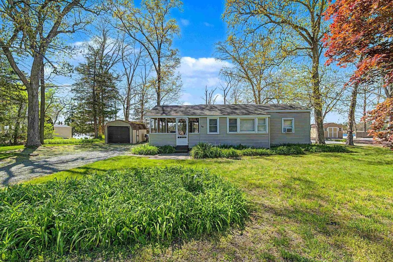 90 Crescent Blvd - Photo 2 of 29