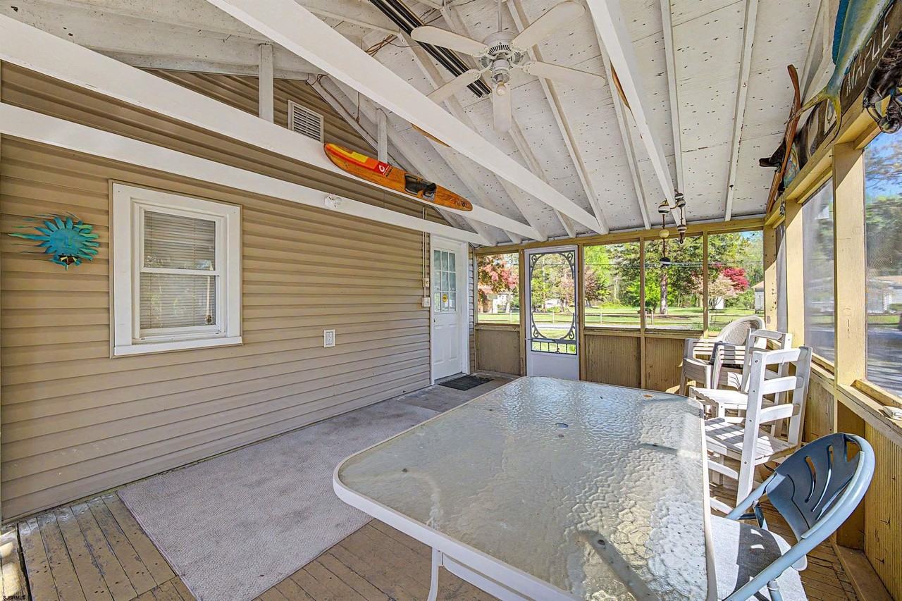 90 Crescent Blvd - Photo 4 of 29