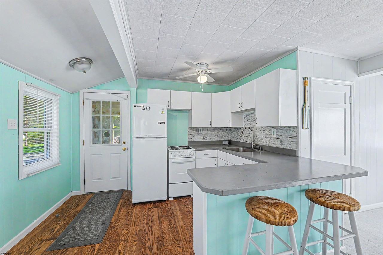 90 Crescent Blvd - Photo 6 of 29