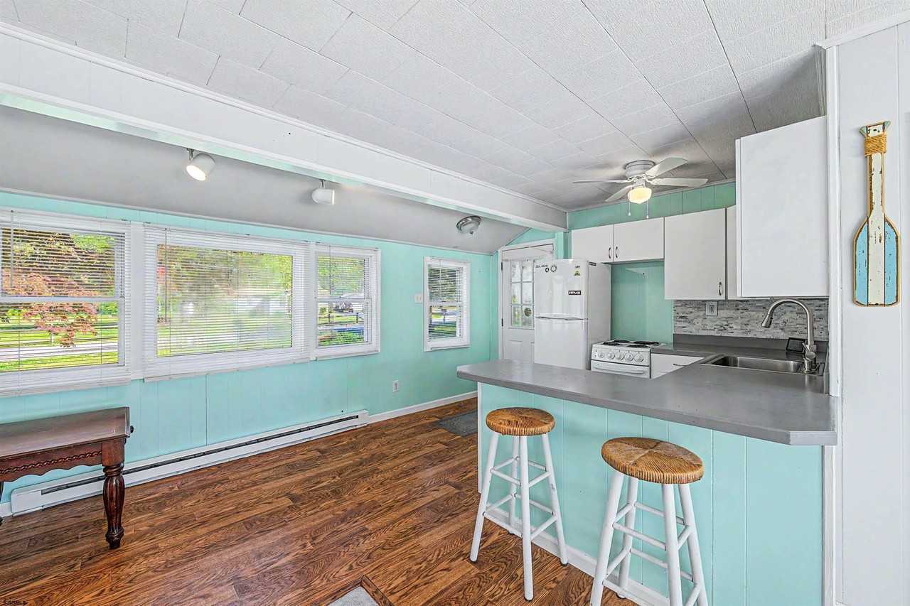 90 Crescent Blvd - Photo 7 of 29