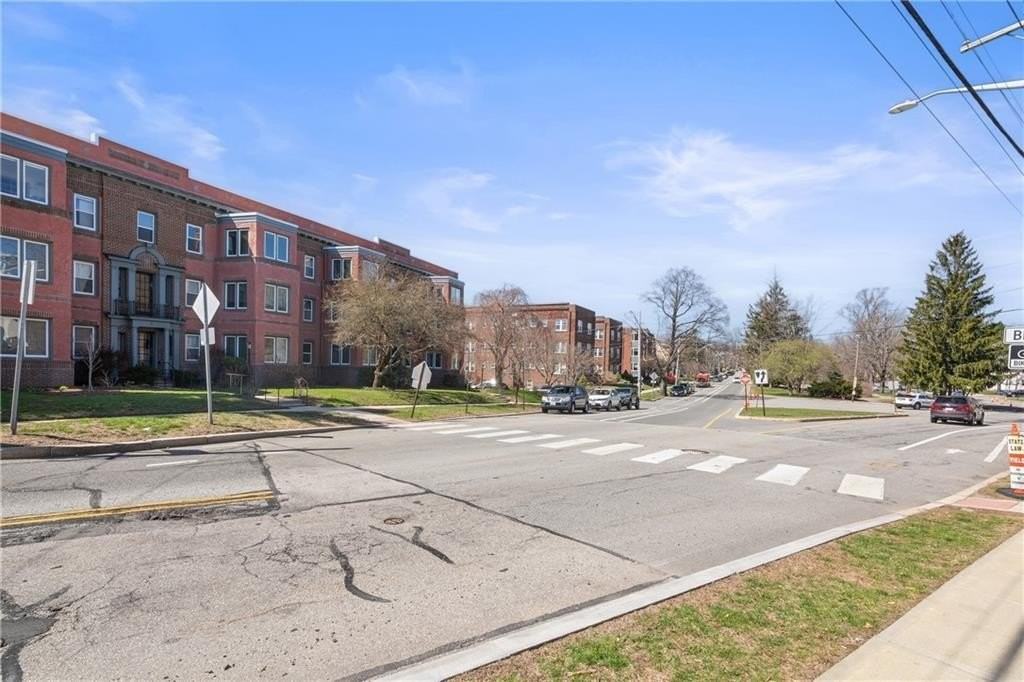 8 Blackstone Blvd - Photo 3 of 15