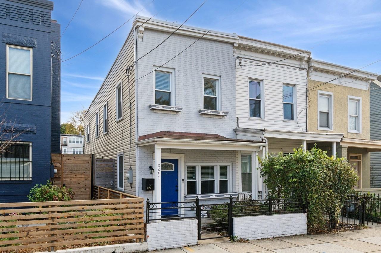2241 Prout St Se - Photo 3 of 22