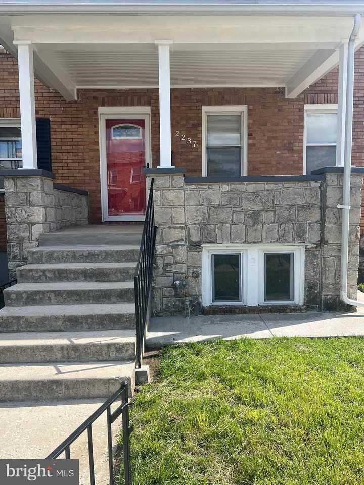 2237 W Saratoga St - Photo 2 of 19