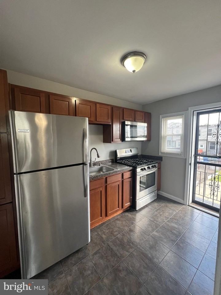 2237 W Saratoga St - Photo 7 of 19