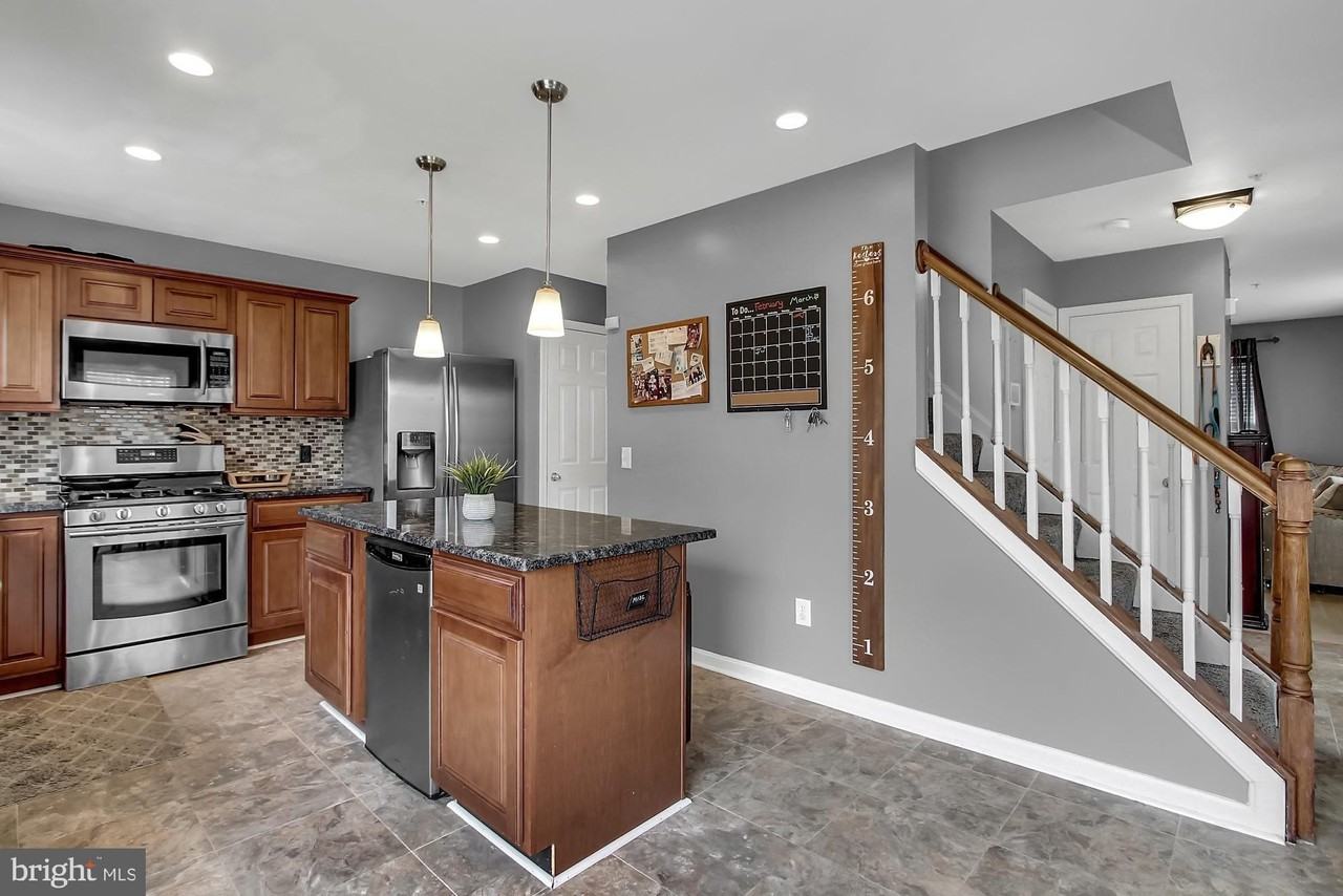8700 Jarwood Rd - Photo 7 of 22