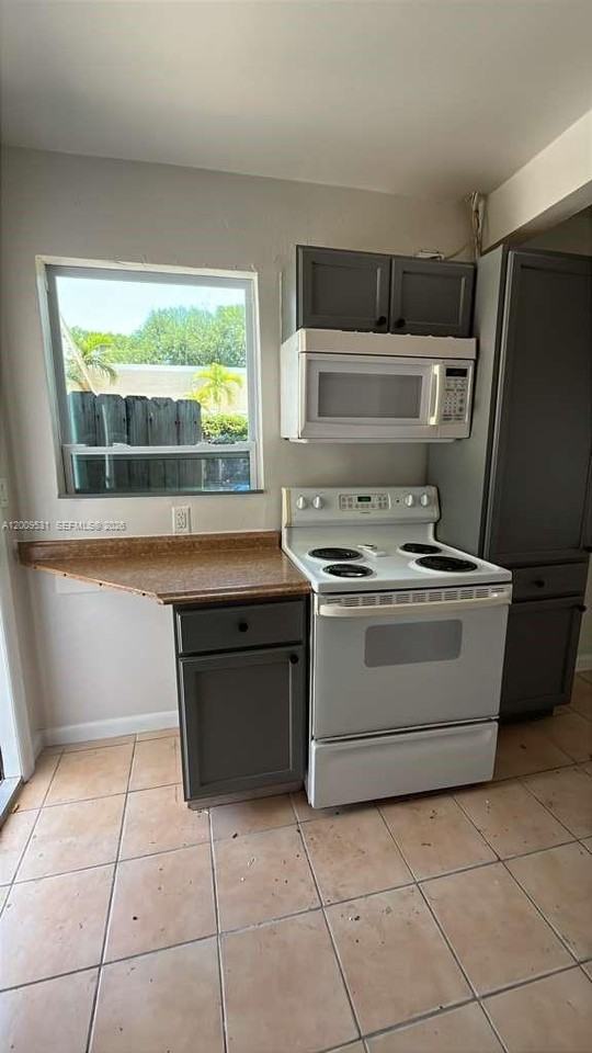 308 Southwest 16th Street - Photo 5 of 17