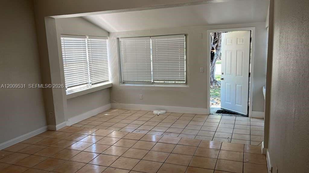 308 Southwest 16th Street - Photo 7 of 17