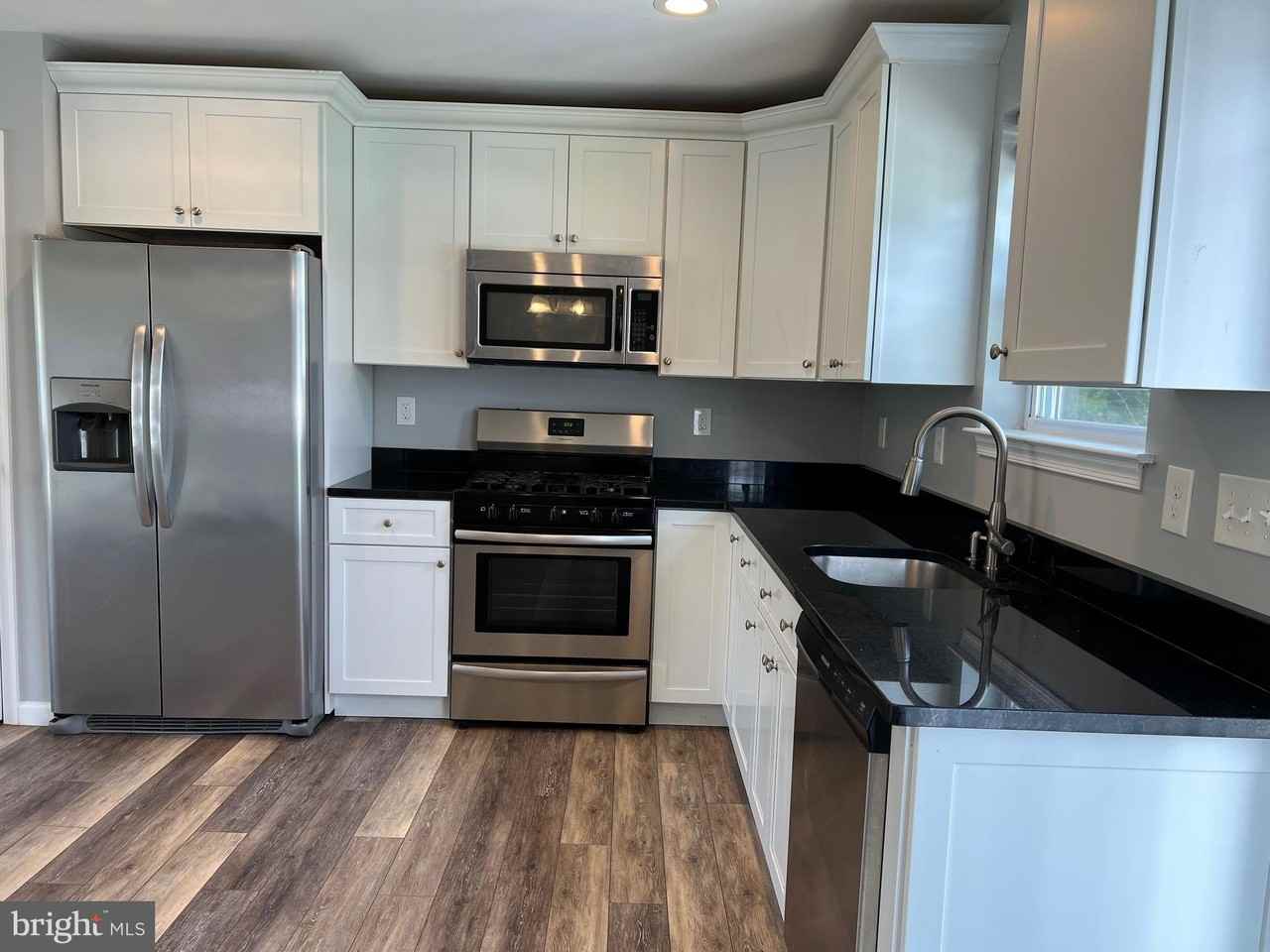 519 Surrey Ave - Photo 4 of 22