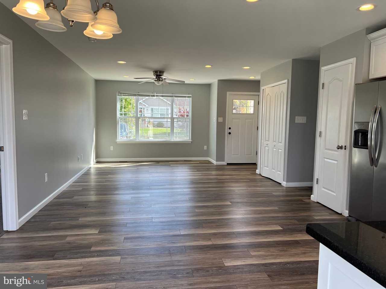 519 Surrey Ave - Photo 6 of 22