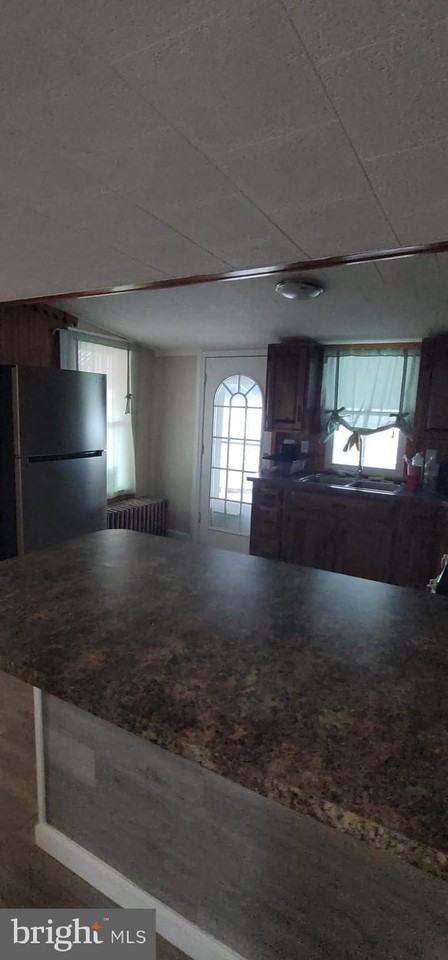 1012 W Willow St - Photo 3 of 12