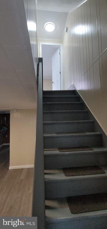 1012 W Willow St - Photo 5 of 12