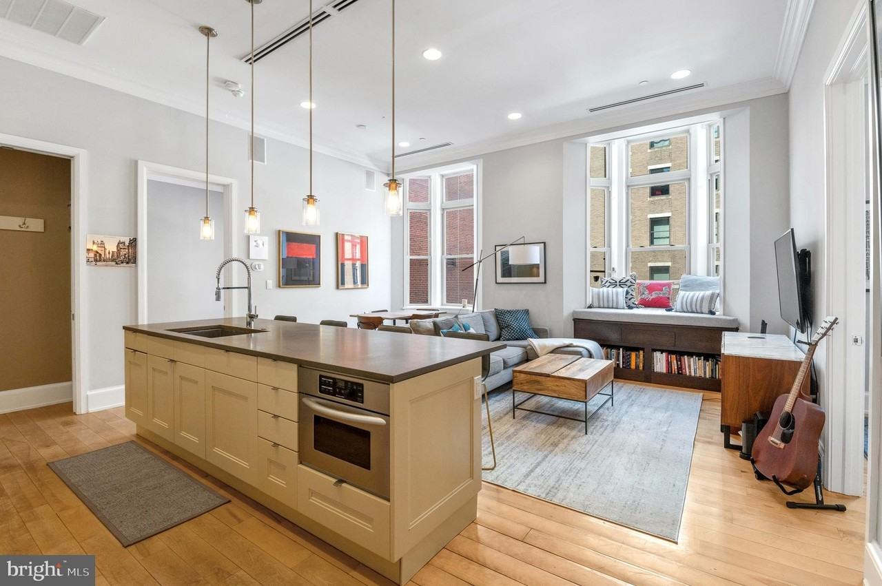 421 Chestnut St #404 - Photo 2 of 30