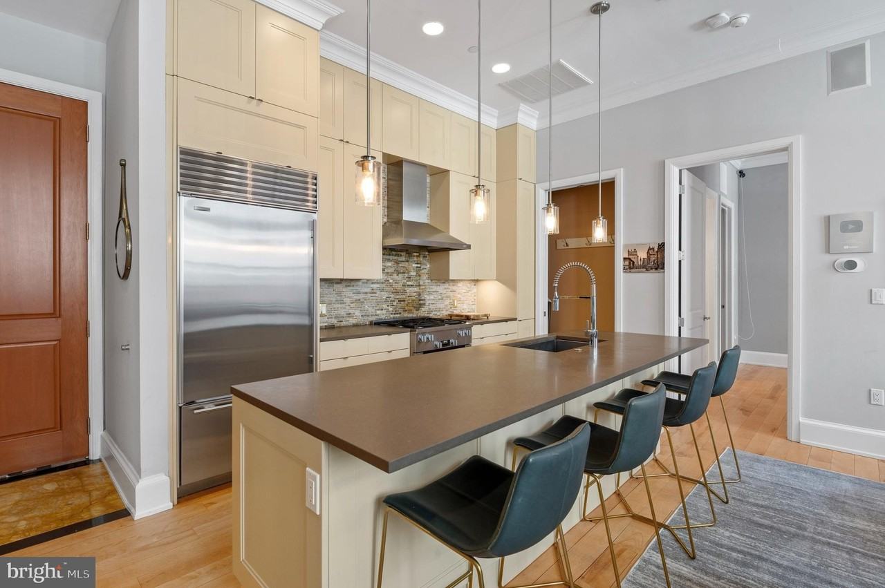 421 Chestnut St #404 - Photo 4 of 30