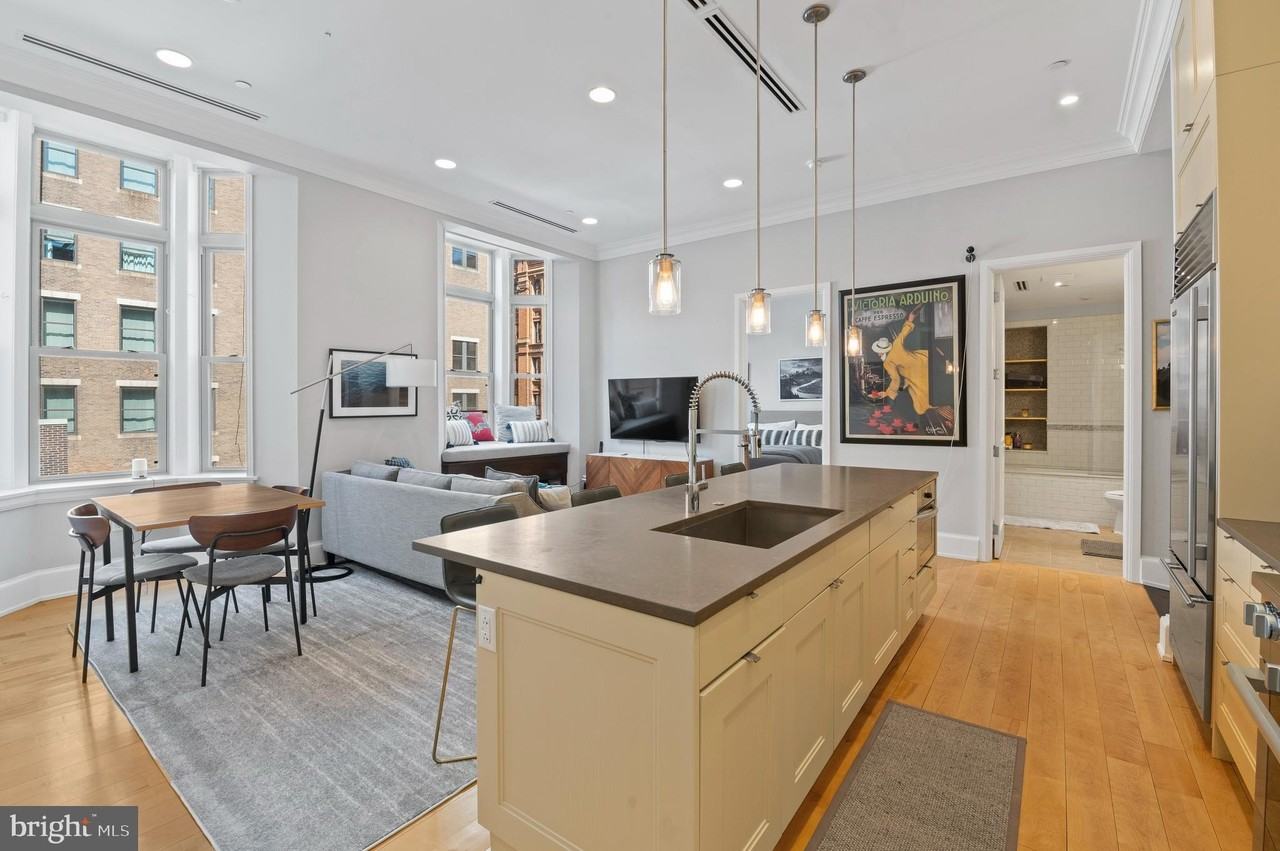 421 Chestnut St #404 - Photo 5 of 30