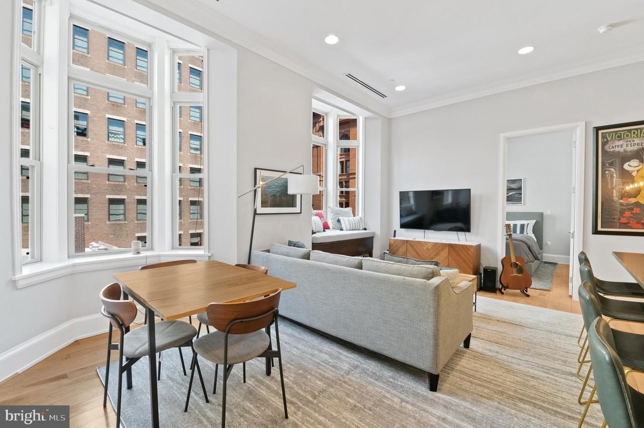 421 Chestnut St #404 - Photo 7 of 30